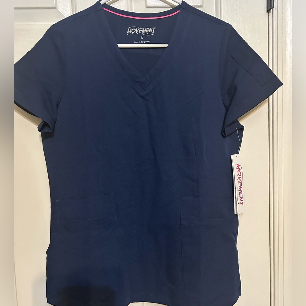 Movement butter soft navy blue scrub top women’s small NWT